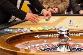 Dealer Speed Roulette dalam studio dengan multi-kamera